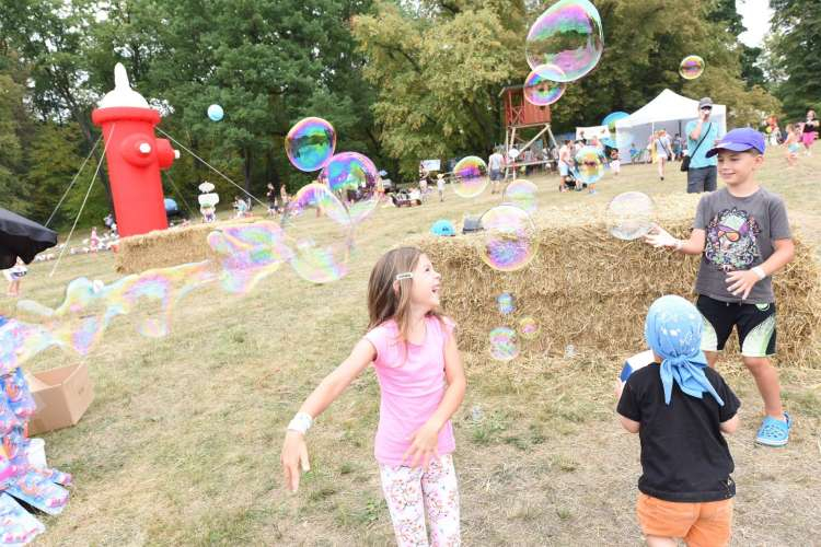 Rodinný festival Kefír představuje program pátého ročníku na zámku Kačina