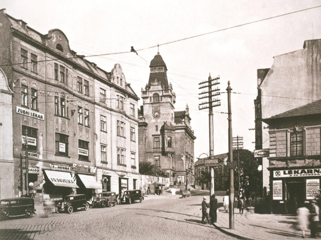 Slezská Ostrava - Zámostí kolem roku 1943, v pozadí radnice